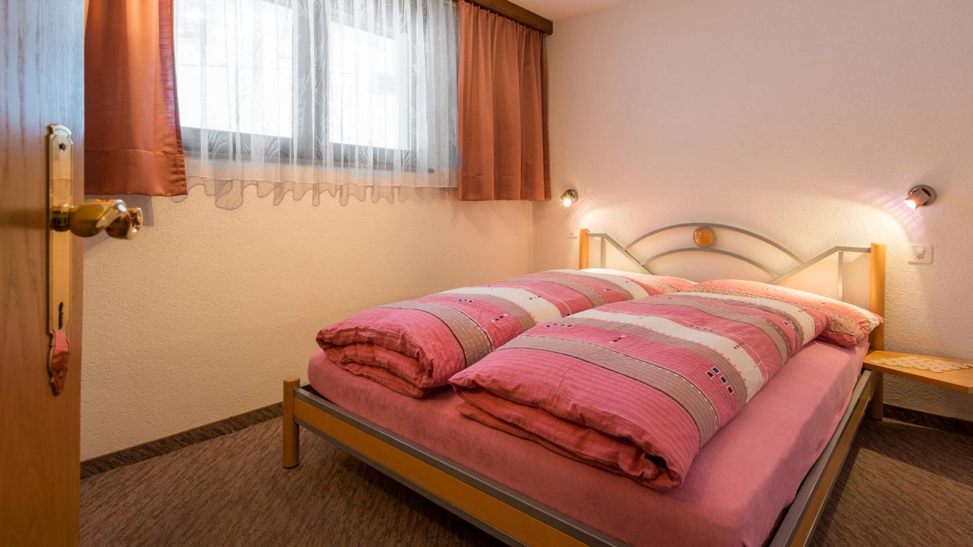 Ferienhaus Adonis Saas-Grund Zimmer foto